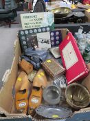 A TRAY OF ASSORTED COLLECTABLES TO INCLUDE A STAMP ALBUM AND A PAIR OF WOODEN HARRODS SHOE LASTS