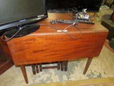 A MAHOGANY PEMBROKE TABLE TOGETHER WITH AN EDWARDIAN CHAIR