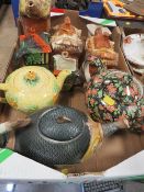 A TRAY OF ASSORTED COLLECTABLE TEAPOTS