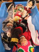 A TRAY OF COLLECTABLE DOLLS