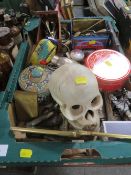 A TRAY OF ASSORTED SUNDRIES / COLLECTABLES TO INCLUDE WATCHES, TOY SOLDIERS ETC