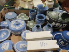 A TRAY OF WEDGWOOD JASPERWARE IN ASSORTED COLOURS TO INCLUDE A BLACK JASPERWARE IMPERIAL BOWL
