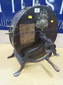 A LATE 19TH/ EARLY 20TH CENTURY CIRCULAR KNIFE SHARPENER 'KENT - HIGH HOLOBORN LONDON'