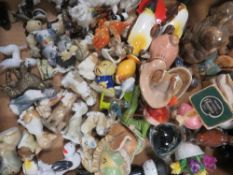 A TRAY OF COLLECTABLE FIGURES TO INCLUDE WADE WHIMIES, PENDELPHIN RABBITS ETC SOME A/F