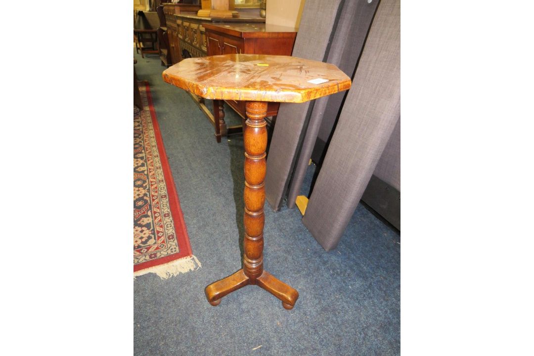 A quality burr oak reproduction pedestal table H 75 cm - Image 1 of 3