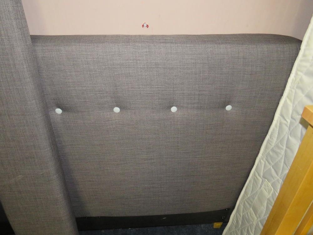 A modern upholstered double bed frame width 150 cm - Image 4 of 4