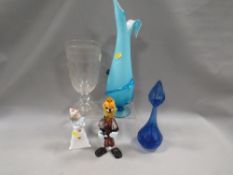 A tray of assorted glassware to include a Murano style clown