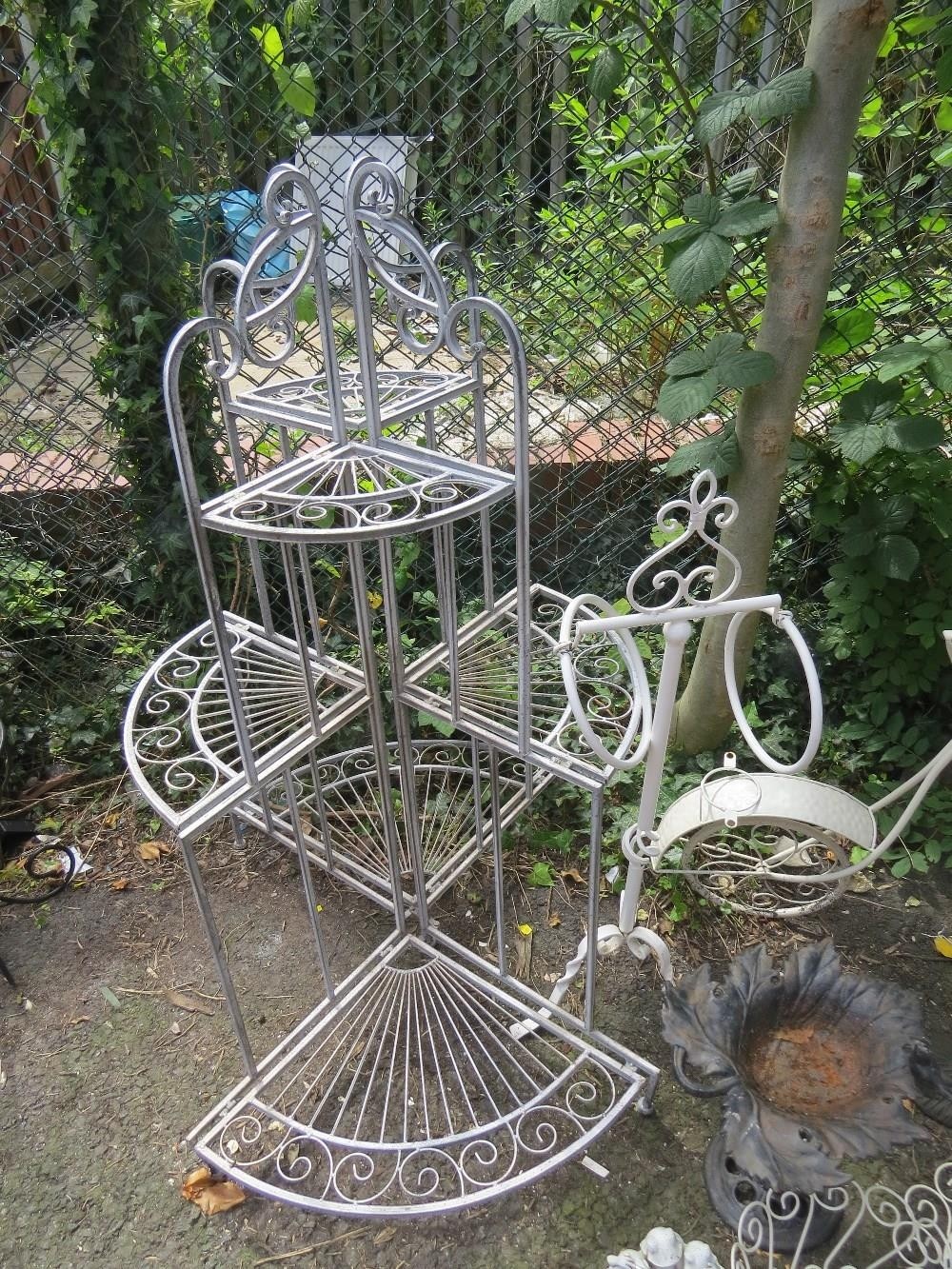 A SELECTION OF WROUGHT IRON AND CAST GARDEN GARDEN ORNAMENTS TO INCLUDE A BIKE PLANTER - Image 3 of 4