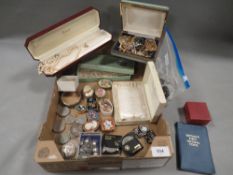 A tray of collectables to include vintage mourning brooch, costume jewellery, coins to include two