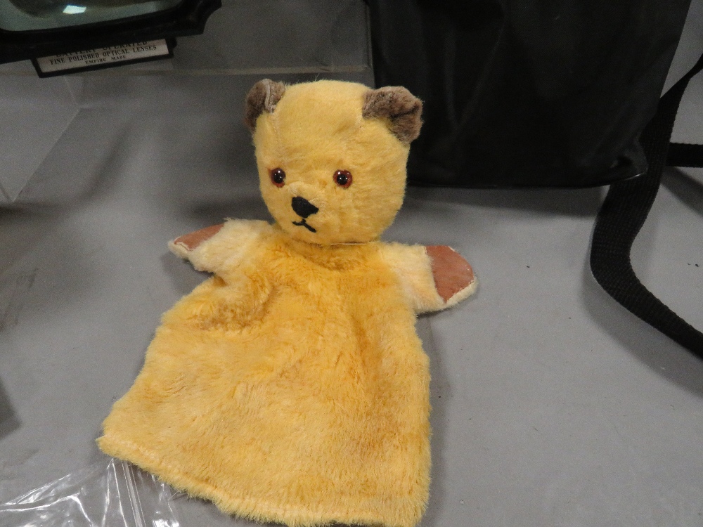A quantity of collectables to include cameras and a vintage sooty hand puppet - Image 2 of 3