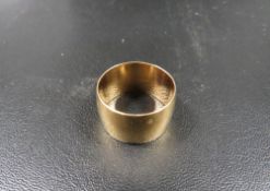 A 22ct gold wedding band approx weight 9.5g