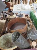 A tray of vintage kitchenalia