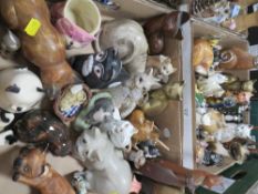 Two small trays of assorted cat figures to include Peter Fagan, Gleneagles Studio etc