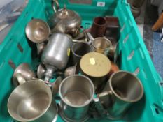 A tray of assorted collectables and metal ware to include a Knight & Gibbons mantle clock, trench