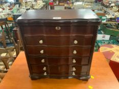 A modern table top jewel jewellery chest/cabinet