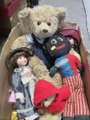 A tray of vintage dolls and bears