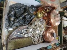 A tray of various metalware