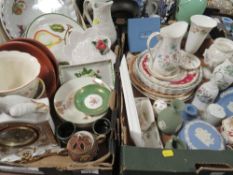 Two trays of assorted ceramics to include Wedgwood, Minton, Royal Worcester Evesham etc