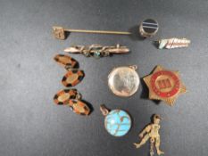 A small quantity of antique jewellery