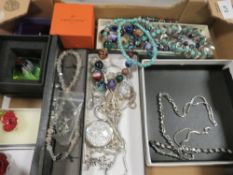 A quantity of costume jewellery to include necklaces etc