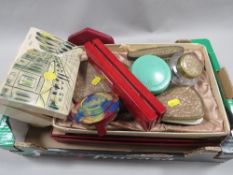 A tray of dressing table items