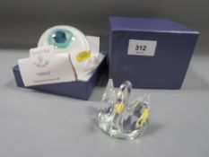 A boxed paperweight by Belinda Hornsey together with a glass swan