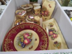 A tray of Aynsley Orchard Gold to include red gilded example