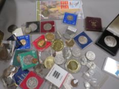 A tin of mainly modern commemorative coins, to include various Commonwealth crowns, a 1994 D-Day