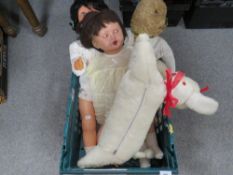 A tray of assorted dolls and vintage teddy bears