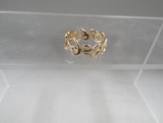 A hallmarked 9 carat gold ring, approx. weight 2.3g