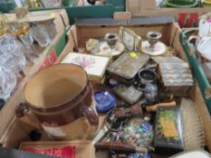 A tray of collectables to include dressing table set, a Doulton Lambeth Tyg etc