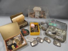 Two trays of assorted collectables to include military badges, coins, decanter labels etc