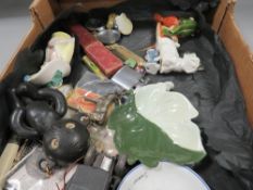 A small tray of collectables to include vintage Dako Chan winky doll, cut throat razor in box, small