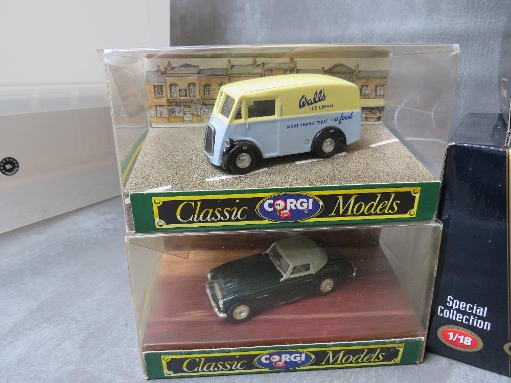 BOXED BURAGO 1:18 scale 1931 Mercedes Benz SSKL 3002, boxed Burago Mercedes Benz 1928 1:24 scale , - Image 2 of 4