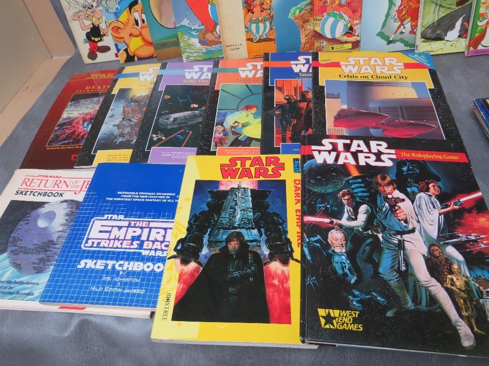 BOX CONTAINING OVER THIRTY MIXED VINTAGE COMICS/MAGAZINES, ten Star Wars books/magazines and - Image 3 of 5