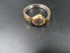 A Dayco 17 jewels hallmarked 18 carat gold wrist watch on expandable steel bracelet