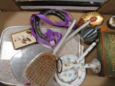 A tray of assorted collectables to include a dressing table set, vintage Kigi compact with inset