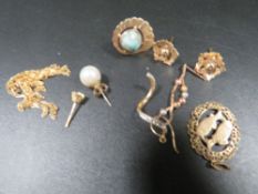 A small collection of gold and yellow metal