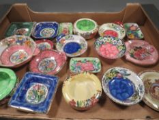 A collection of eighteen assorted small mailing dishes and bowls