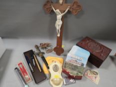 A tray of collectables to include pens, treen etc