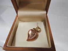 A boxed Clogau gold novelty 9 carat hallmarked heart pendant approx.. weight 2.2g