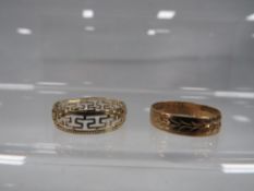 An etched hallmarked 9 carat gold band together with a yellow metal pierced band approx. weight 2.