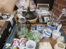 Two trays of ex show home decorative items