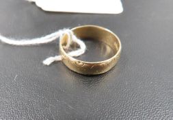 A hallmarked 18 carat wedding band approx. weight 5g