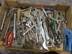 A large tray of mechanics hand tools to include adjustable and large spanners