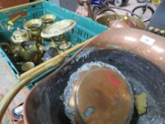 A selection of metal ware to include heavy brass comport, copper jug, jam pan etc