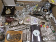 A small tray of mixed collectables to include silver napkin ring and thimble, collectable