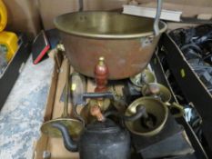 A tray of assorted metal ware to include coffee grinder, school bell, large jam pam etc