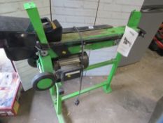 A 240V hydraulic log splitter