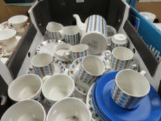Two trays of retro tea ware to include Midwinter Nordic